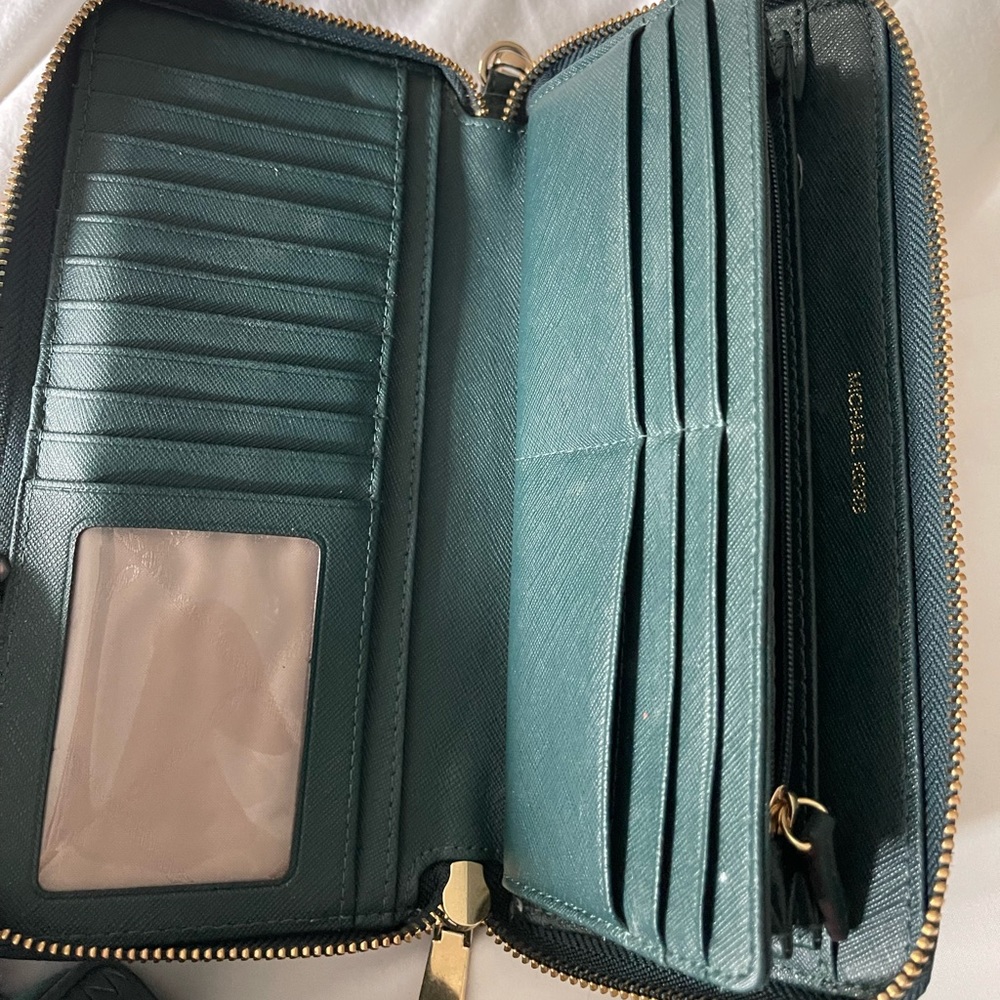 Michael Kors zip wallet/wristlet - Picture 1 of 6